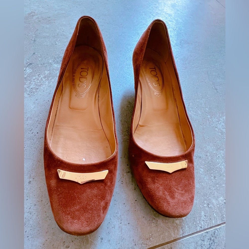 Tod’s suede kitten heel shoes
